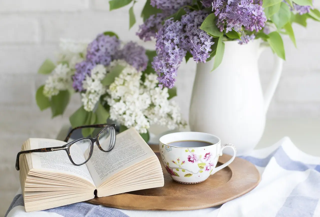 A person concentrating on reading, practicing focus strategies for ADHD